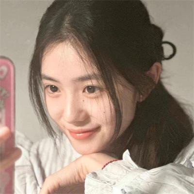 庇护棕榈树下